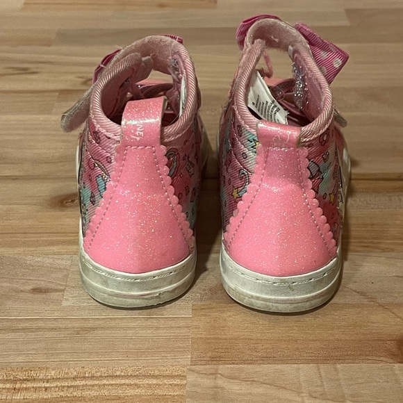 6 for $20. Harper Canyon Disney Minnie Mouse Pink Kids Shoes size 9 - Picture 3 of 6